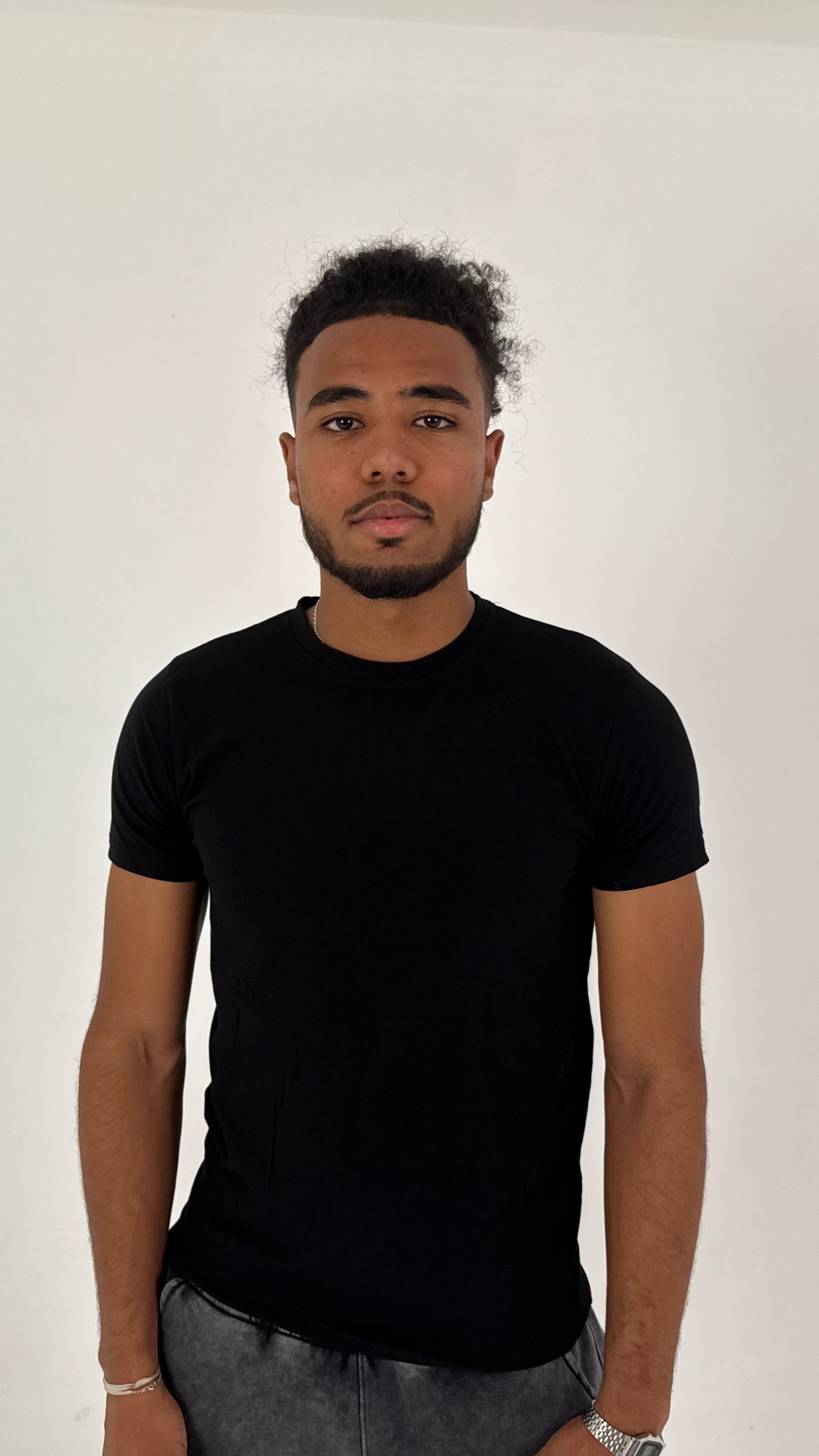SLIM FIT BLACK T-SHIRT