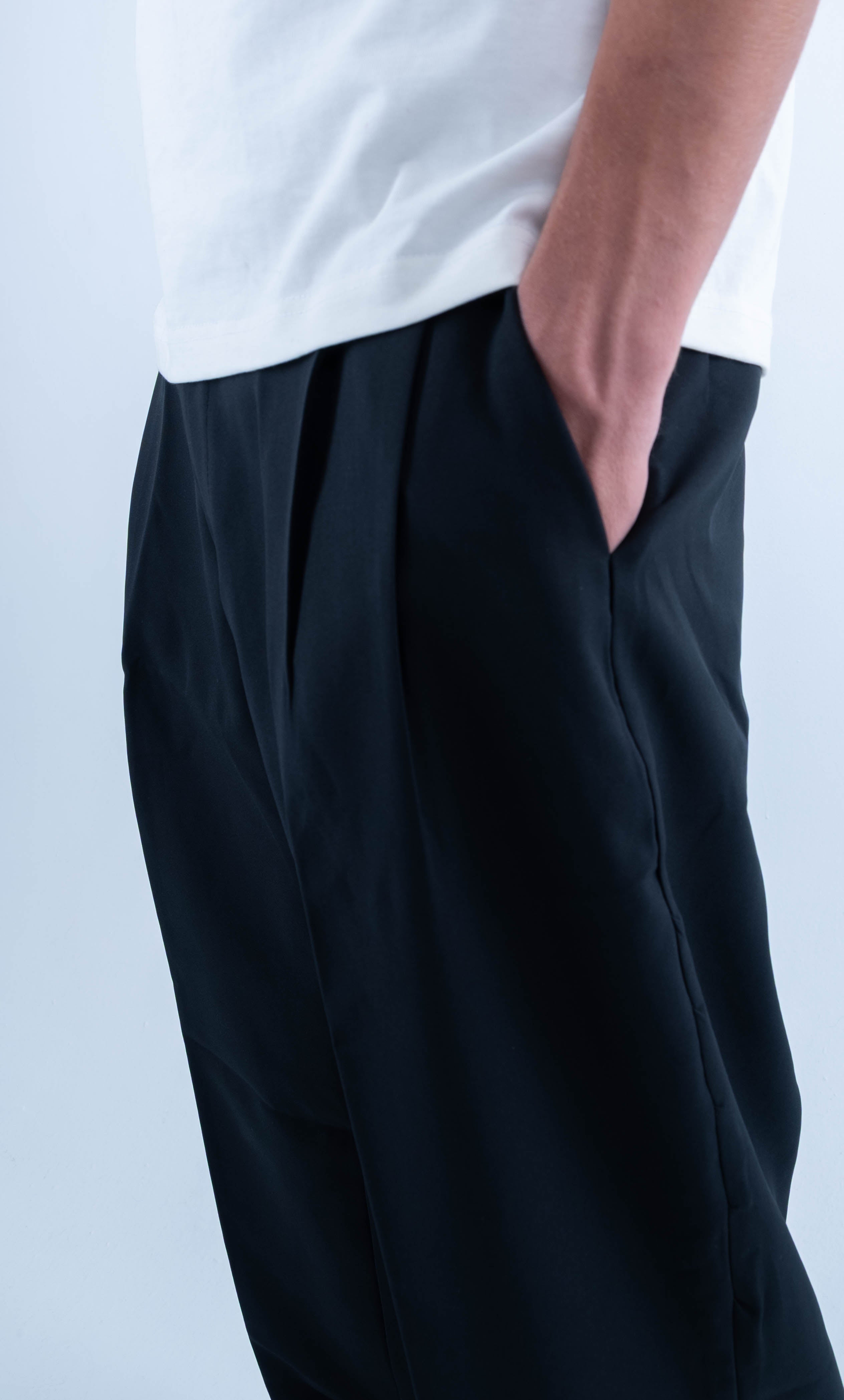 URBAN BLACK PLEAT PANTS