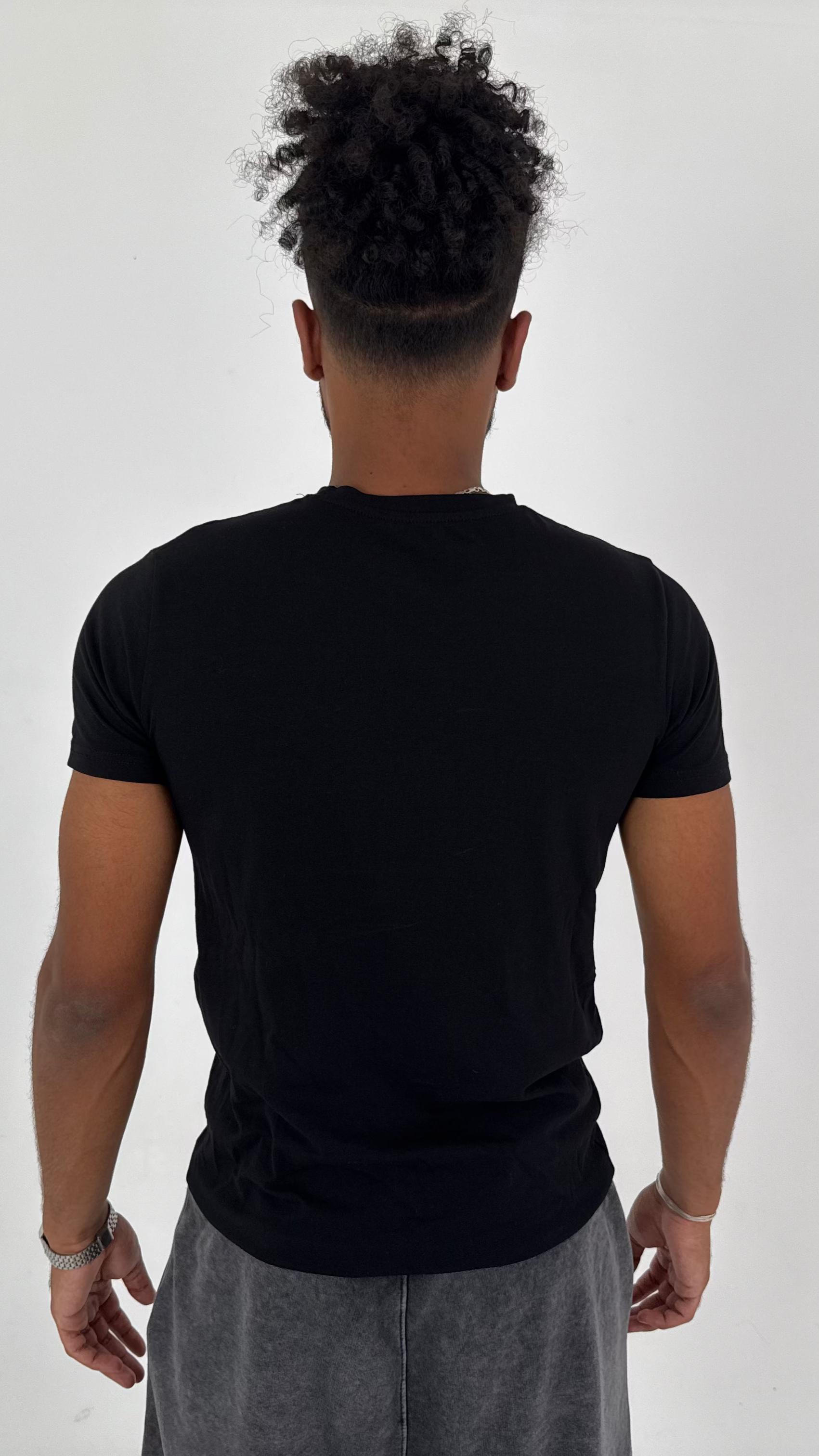 SLIM FIT BLACK T-SHIRT